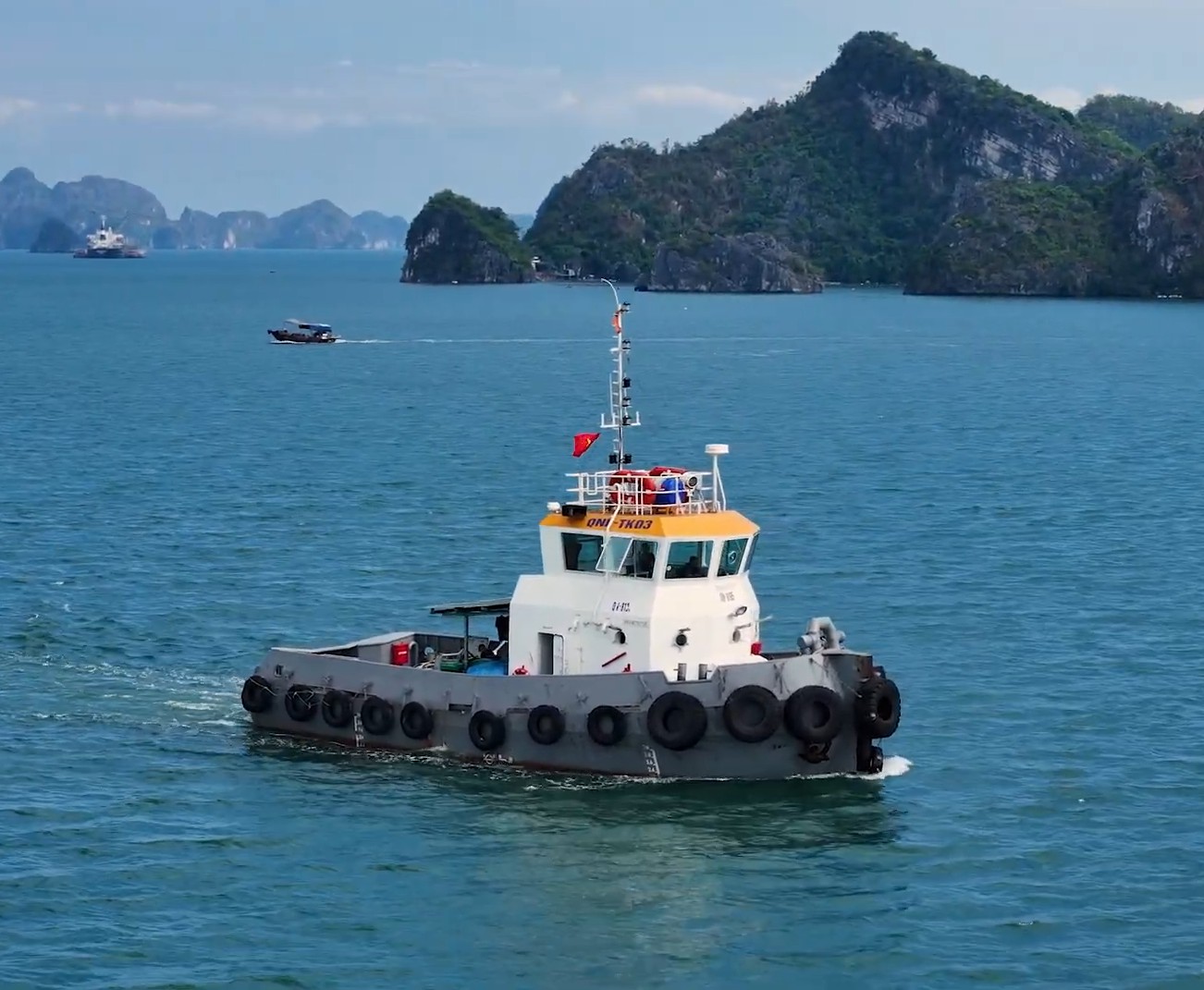 Tàu lai dắt QNL TK03