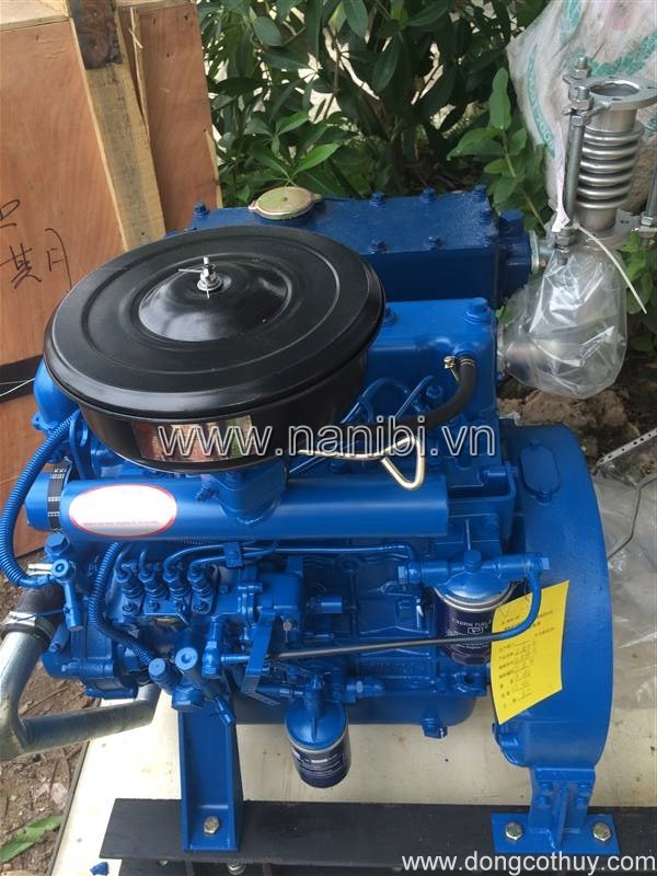 Động cơ dùng cho thuyền, phà, tàu cá