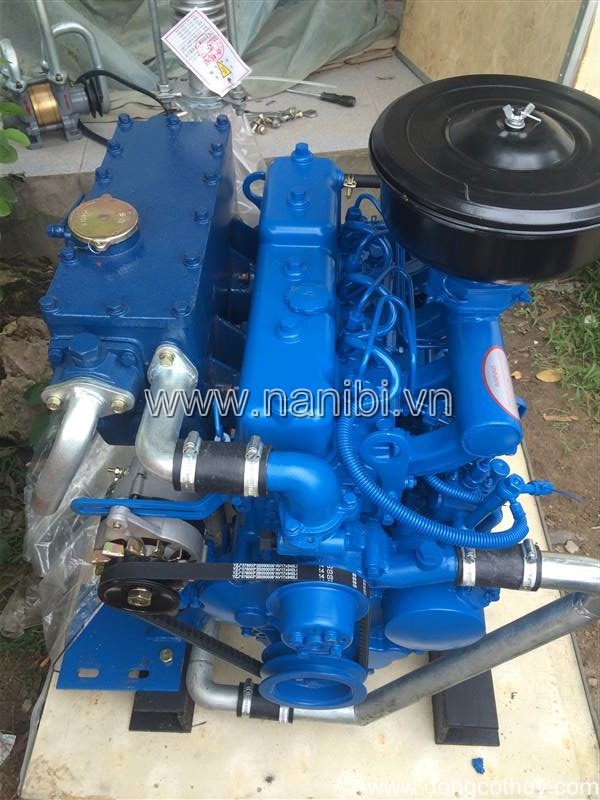 Động cơ dùng cho thuyền, phà, tàu cá