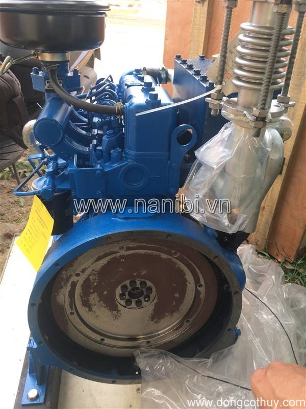 Động cơ dùng cho thuyền, phà, tàu cá