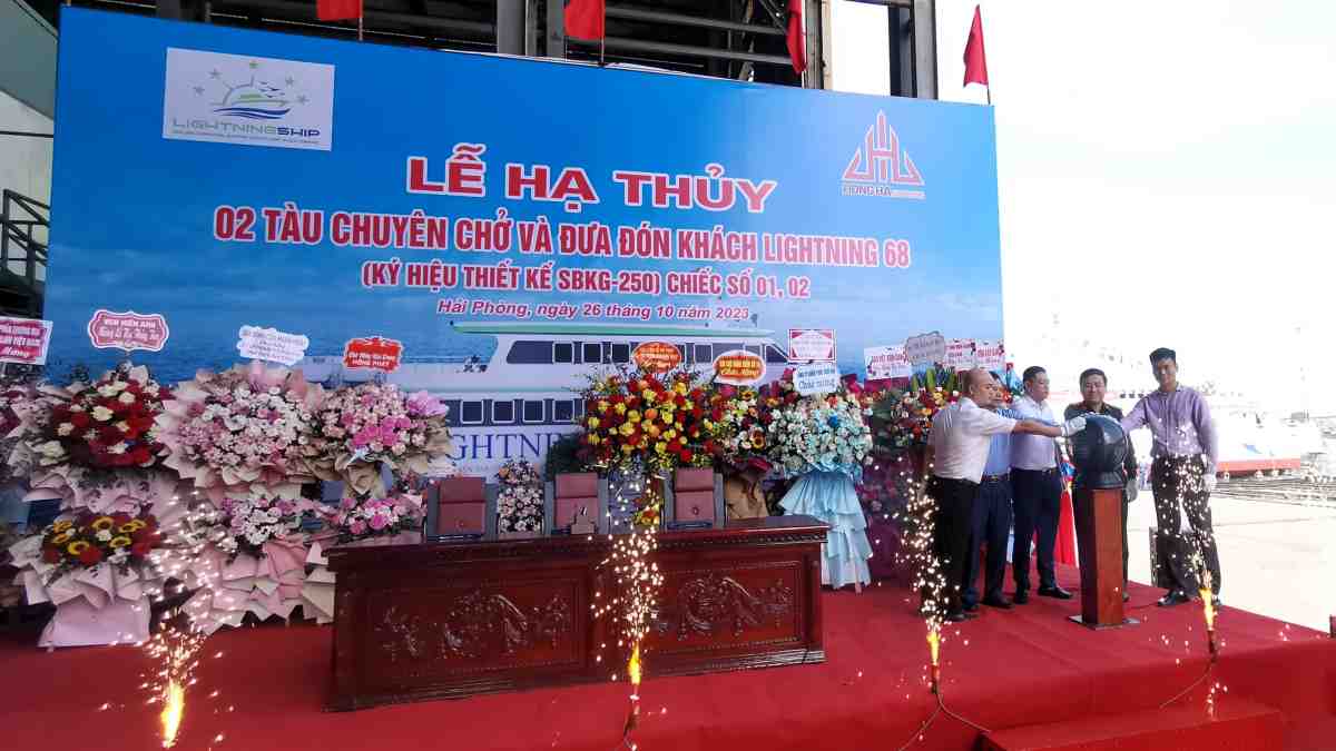 Hạ thuỷ tàu cao tốc chở khách hai thân sử dụng động cơ Baudouin