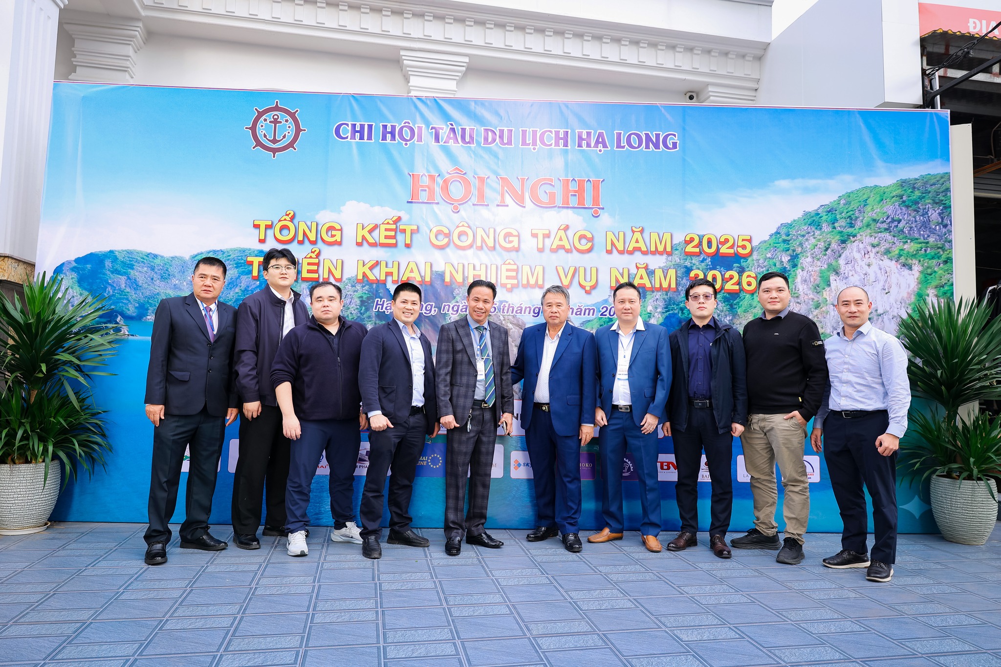 Hội nghị tổng kết c&ocirc;ng t&aacute;c năm 2025 v&agrave; triển khai nhiệm vụ năm 2026 do chi hội t&agrave;u du lịch Hạ Long